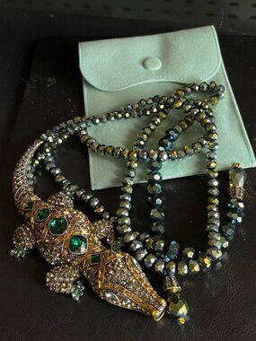 Elegant Beaded Crystal beads Gold Lizard Necklace Adjustable. New not tag